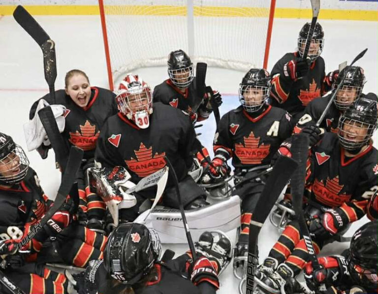 Les Canadiennes remportent l’argent au premier Championnat du monde féminin